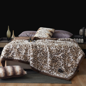 奢華與野性交匯：豹貓紋絲絨毯，將舒適帶進您的居家生活