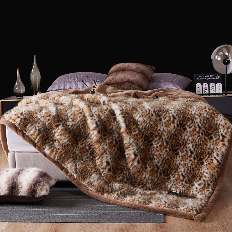 奢華與野性交匯：豹貓紋絲絨毯，將舒適帶進您的居家生活