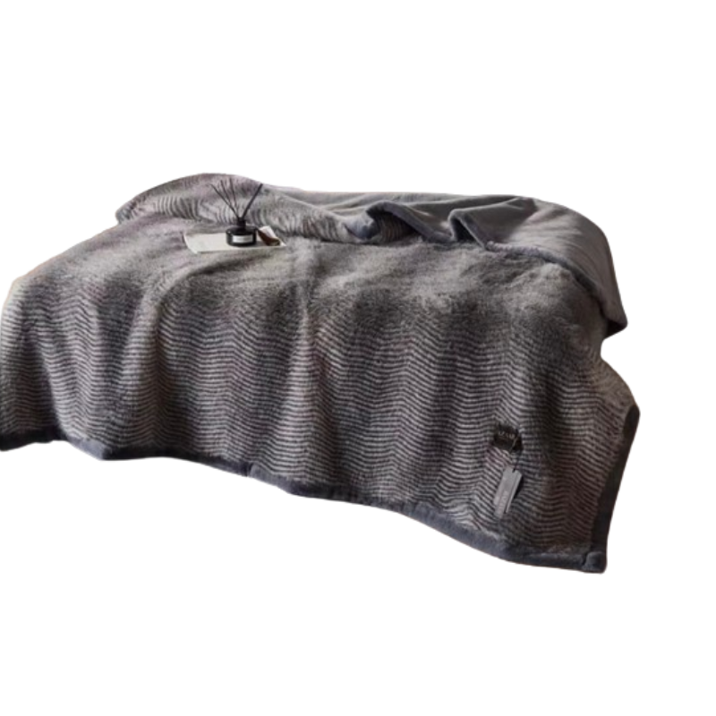 凝視奢華之美：銀霜狐毛皮毯，為您帶來極致舒適與高貴氣息
